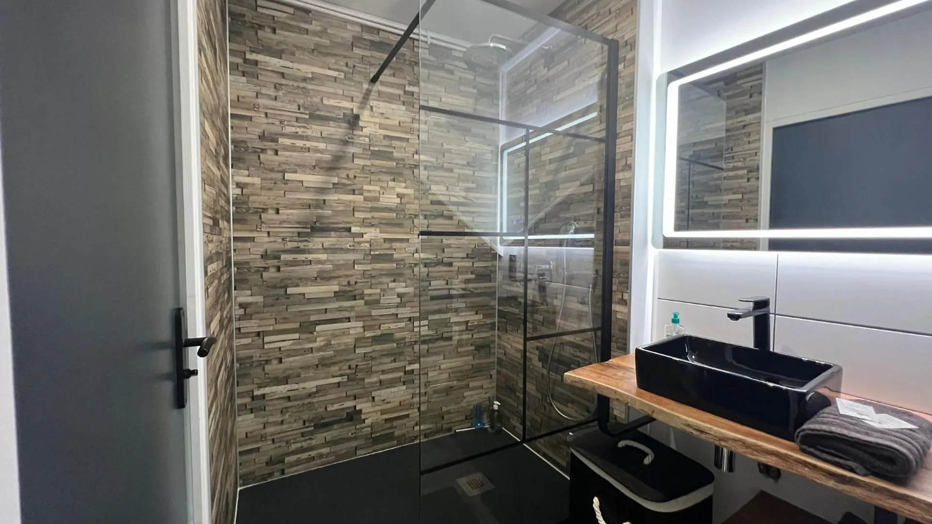 Loveroom Avec Spa Privatif Plelo