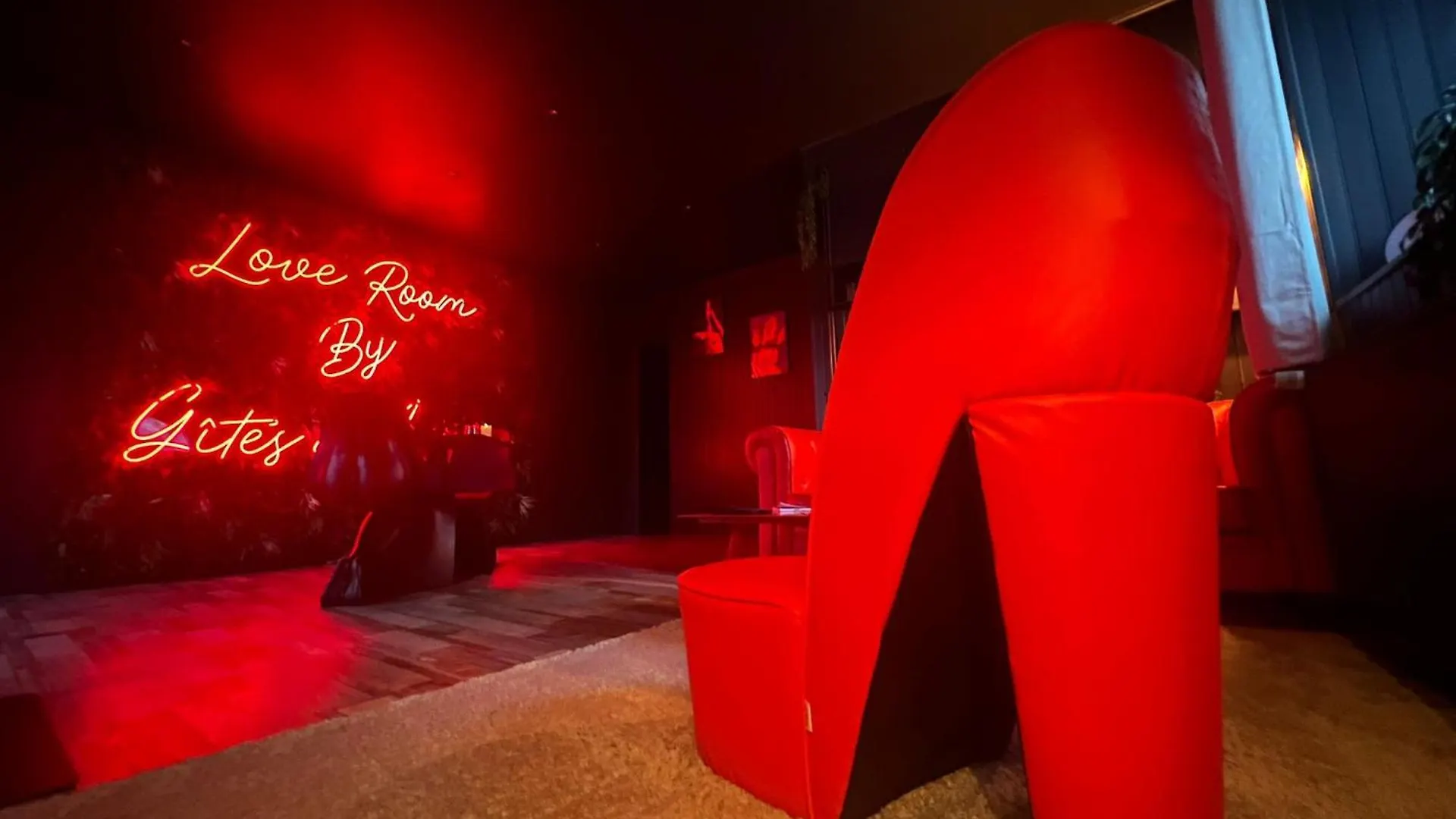 Отель для свиданий Loveroom Avec Spa Privatif Plelo